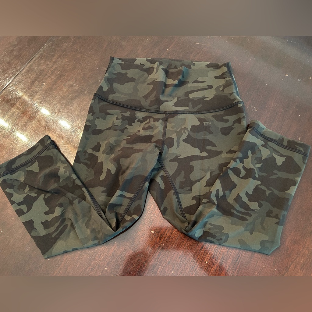 Lululemon Wunder Under 17” Green Camo Leggings Sz 4